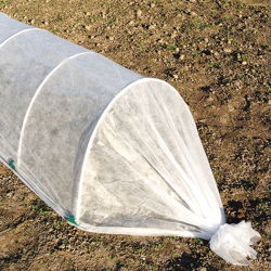 Tunel ogrodniczy z agrowłókniny - 2,5 x 0,9 m