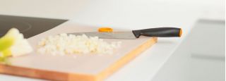 Nóż szefa kuchni 16 cm - FISKARS