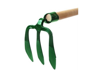 Duża, kuta motyka 3-zębna z drewnianym trzonkiem - Kard