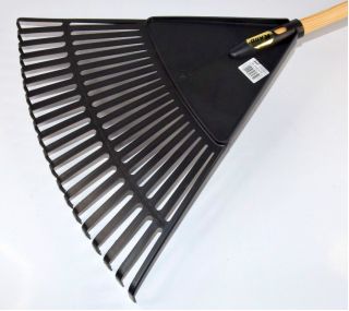 Grabie do liści z tworzywa - czarne z trzonkiem 150 cm