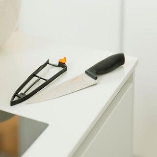 Nóż szefa kuchni w pokrowcu - 20 cm - FISKARS
